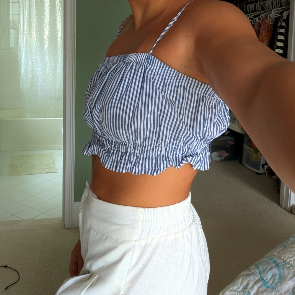 LA Hearts Crop Top - Picture 4 of 5